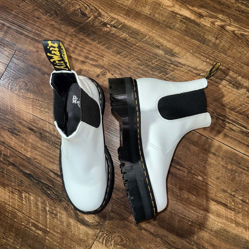 Doc Martens‎ 2976 White Slip On Platform Unisex Women's Size 8 Boots